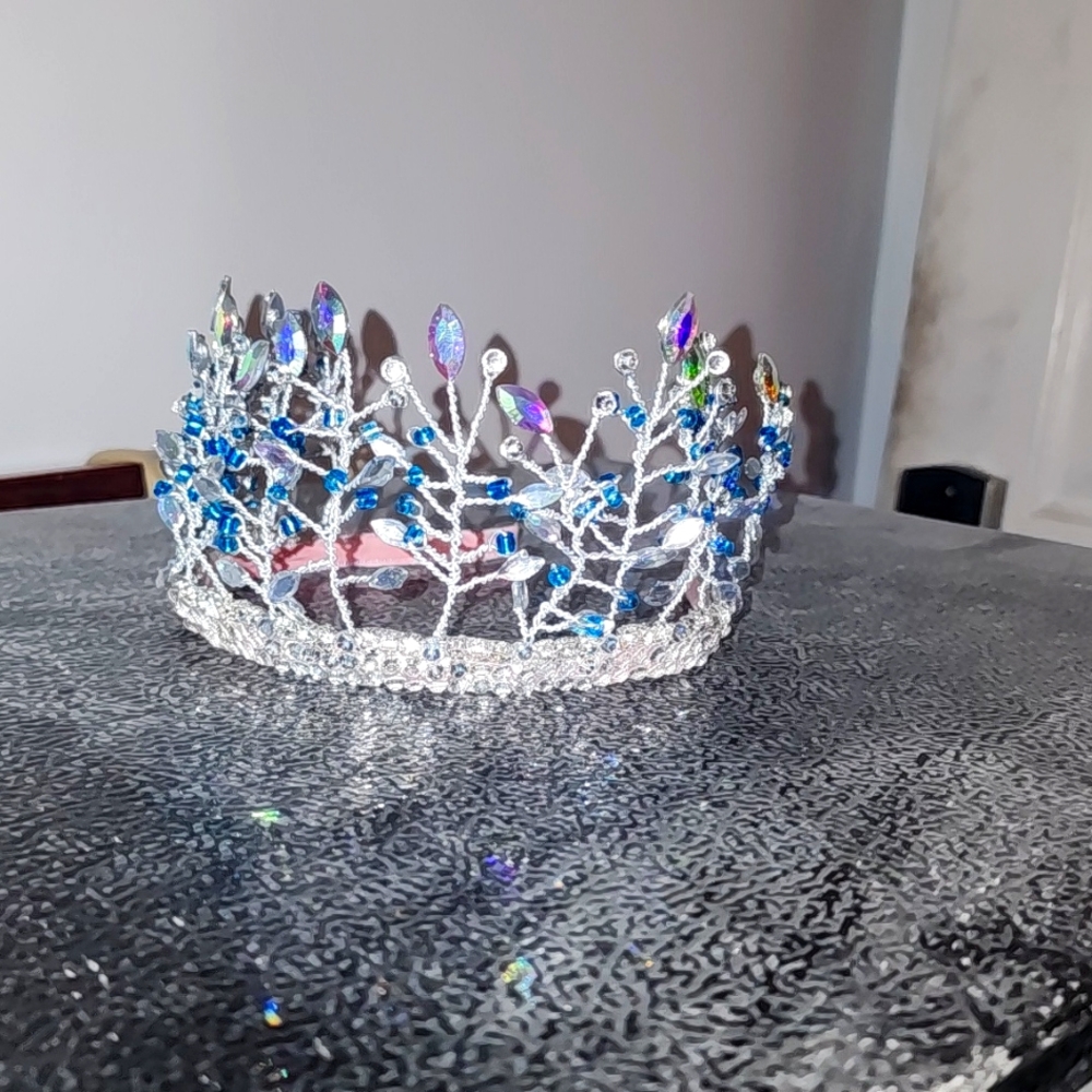Blue and glass crystal  tiarra